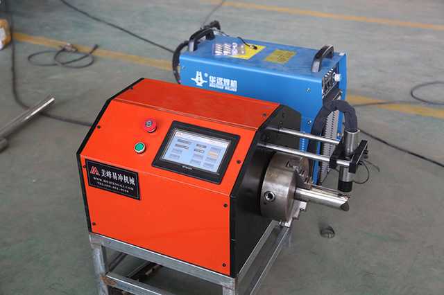 等離子切割機是借助等離子切割技術對金屬材料進行加工的機械。